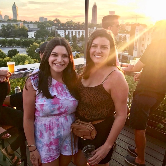 Meet your Posher, Cindy 👋🏻 - Picture 7 of 9